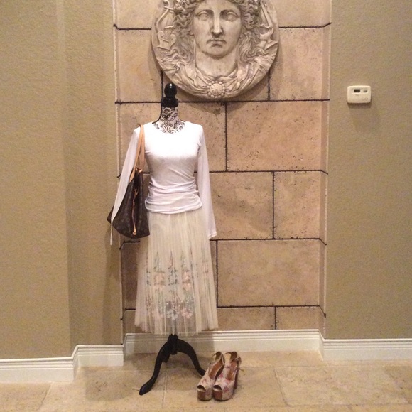 Beautiful floral tulle skirt - Picture 2 of 8